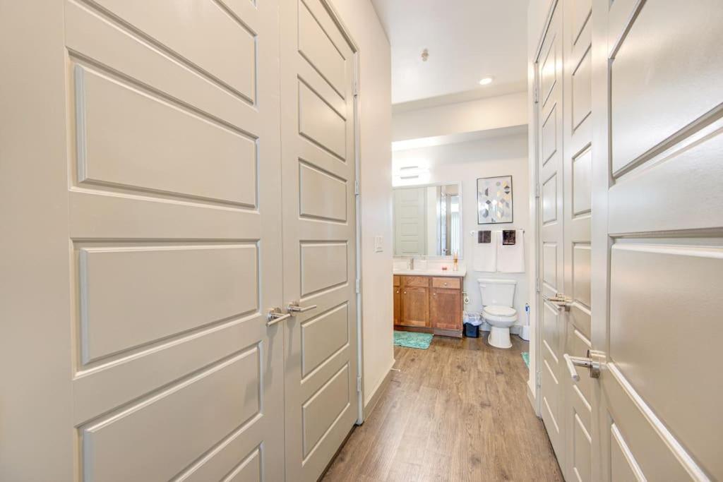 Апартаменты Trendy Downtown 1Bd/Freeparking/Wi-Fi/Pool Хьюстон Экстерьер фото